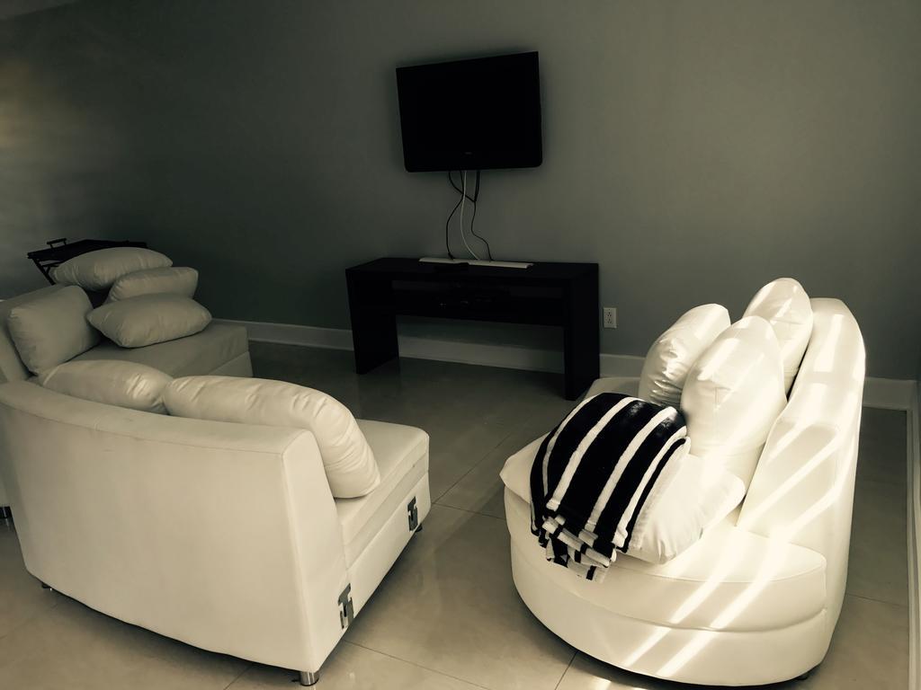 Luxury Two Story Villa Unit D 拉瓦尔 外观 照片