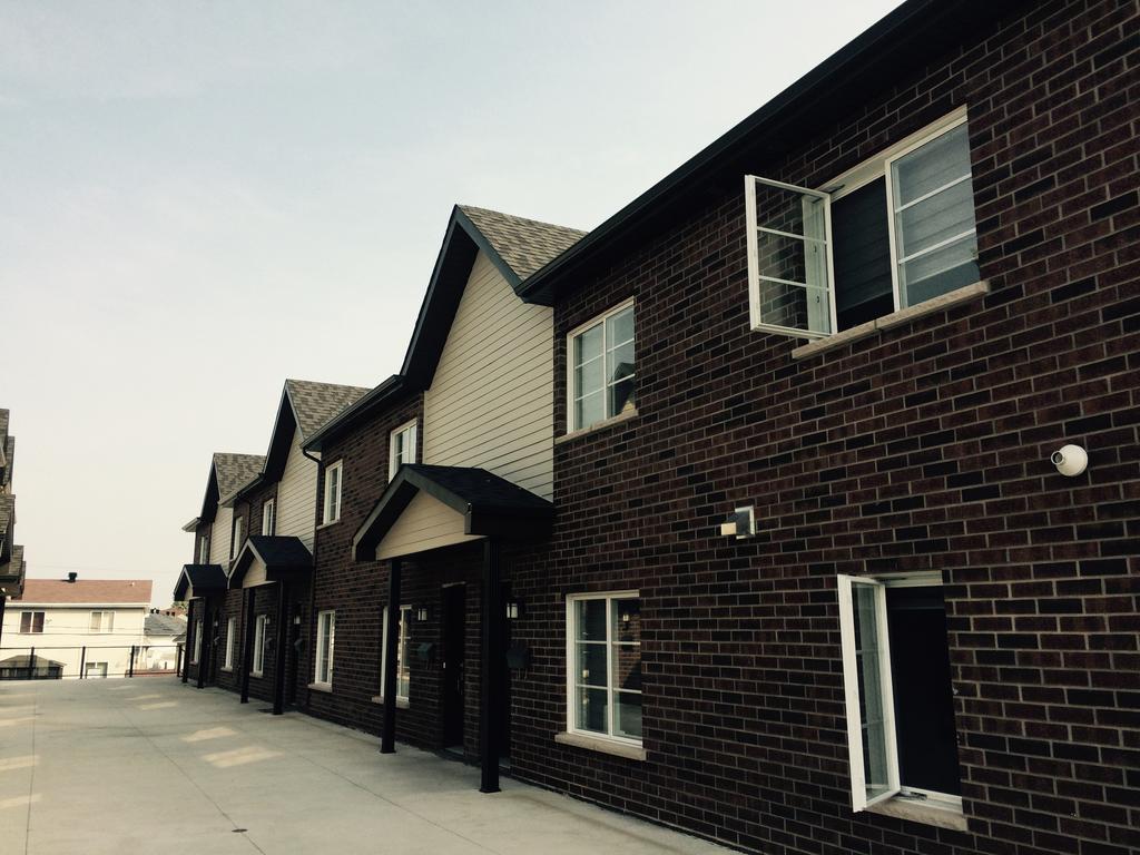 Luxury Two Story Villa Unit D 拉瓦尔 外观 照片